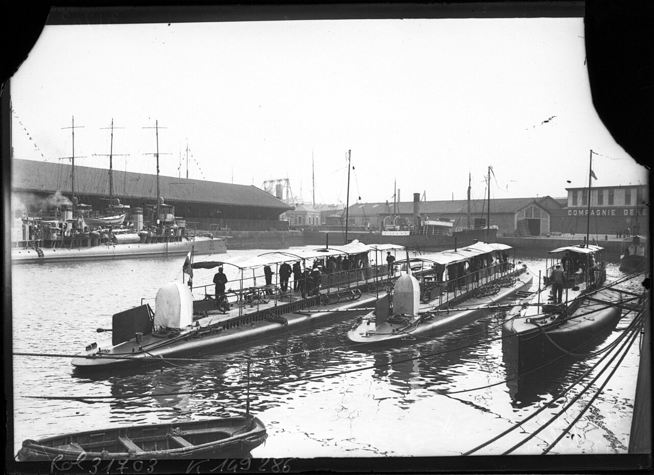 23-7-13, Le Havre (sous-marins) Thermidor, Floréal, Ventose (dans le port) - btv1b6926555z.jpg